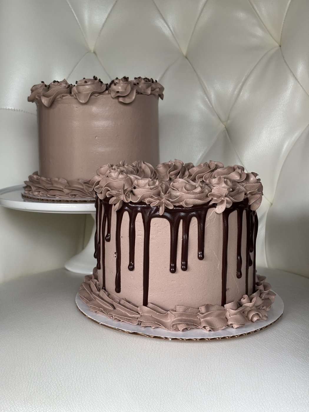 Chocolate cakes decorated with piped flowers