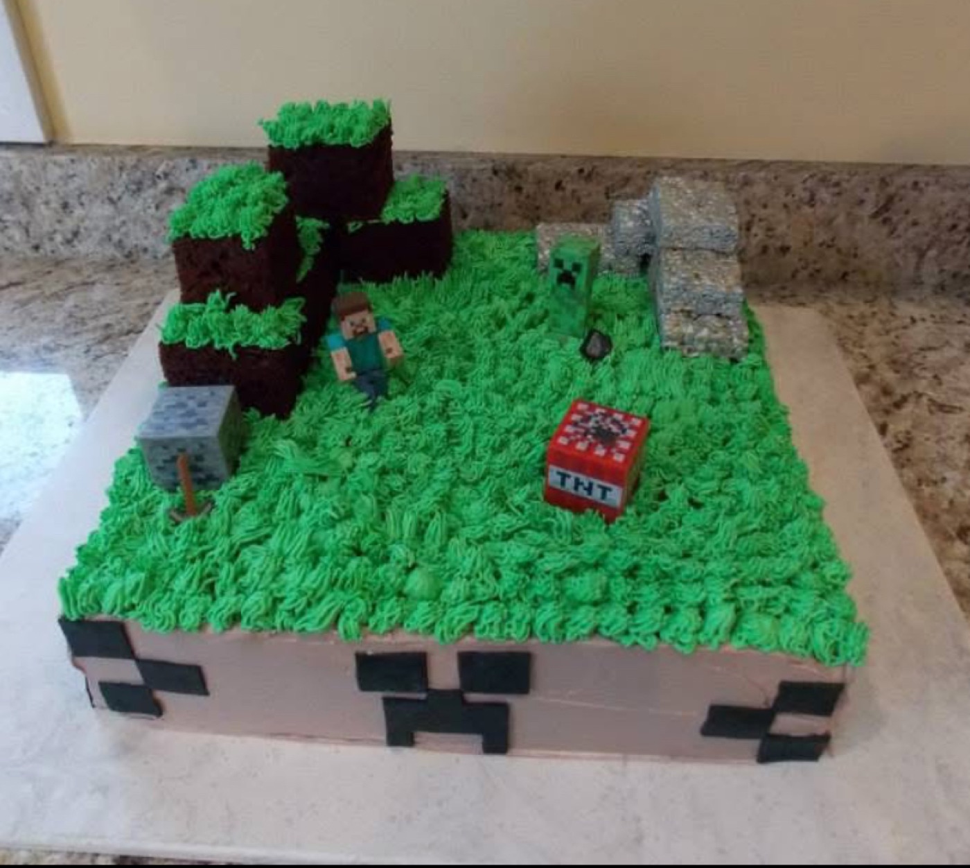 Green game-themed cake