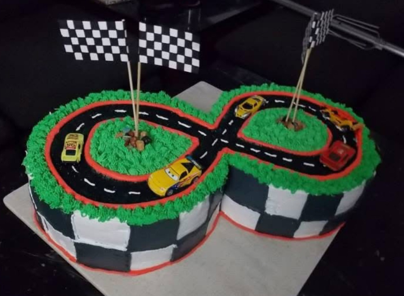 Racetrack birthday cake