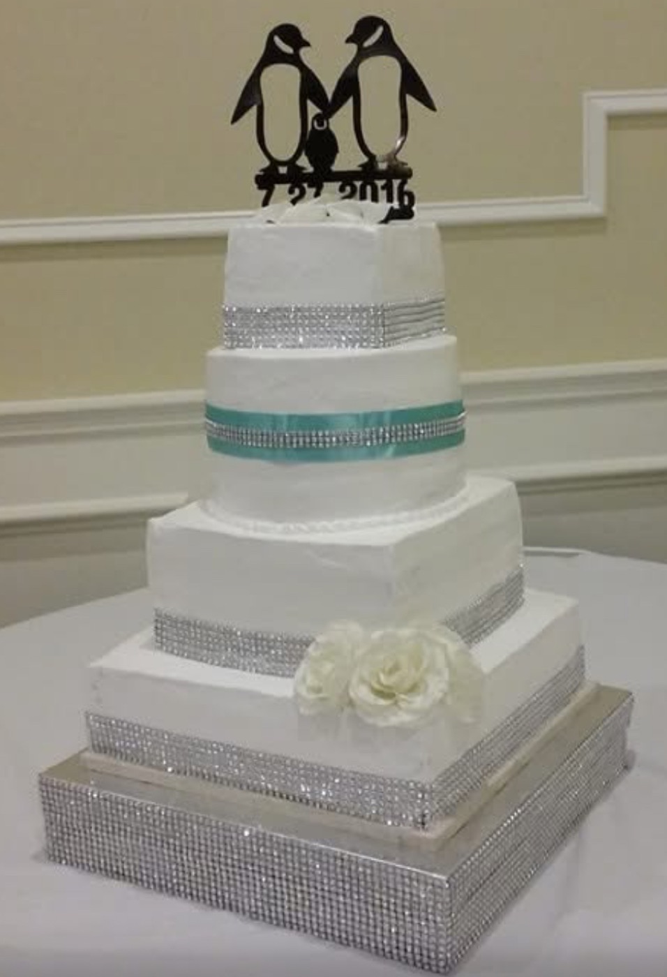 Square tiered wedding cake